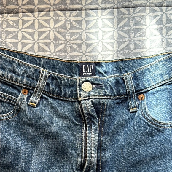 Bundle of 2 GAP Denim Shorts Size 27! - Picture 3 of 15